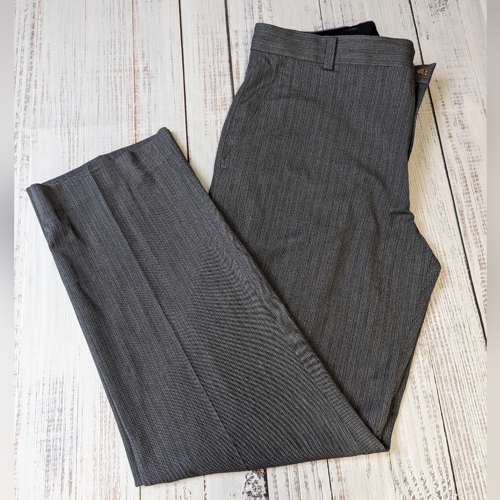 Tiger Woods Collection Men's 35x32 Grey/Blackish Striped Golf Pants